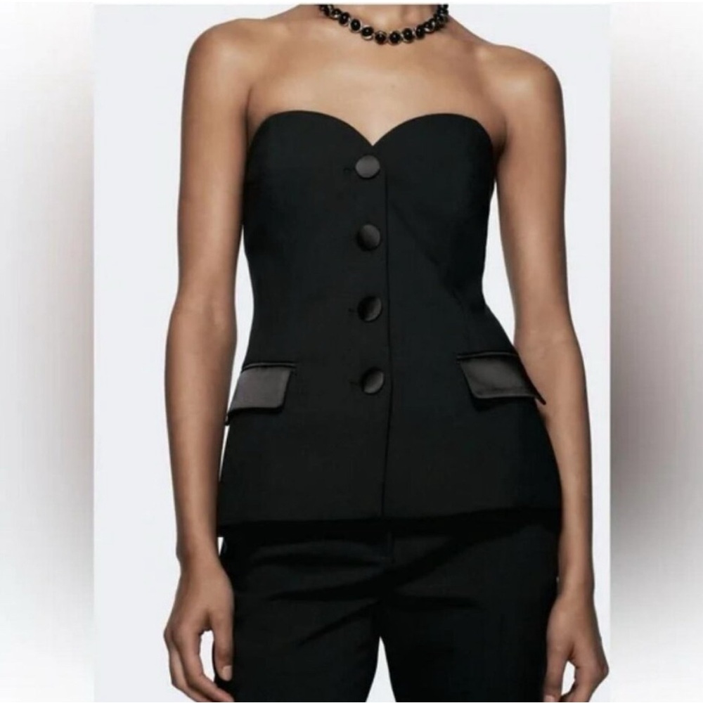 Elegant Black Strapless Buttoned Top